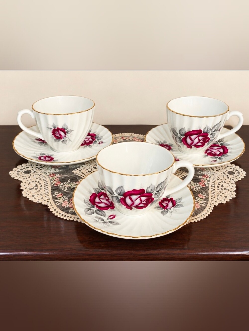 Vintage Floral Tea Cup & Saucer Set — Set of 4